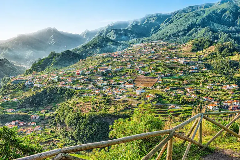Ilha da Madeira: Primavera no meio do Atlântico