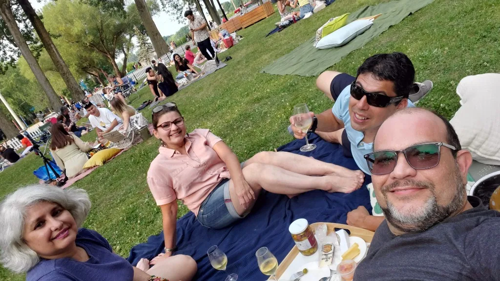 Notre expérience de pique-nique dans le lounge fermé dans le parc