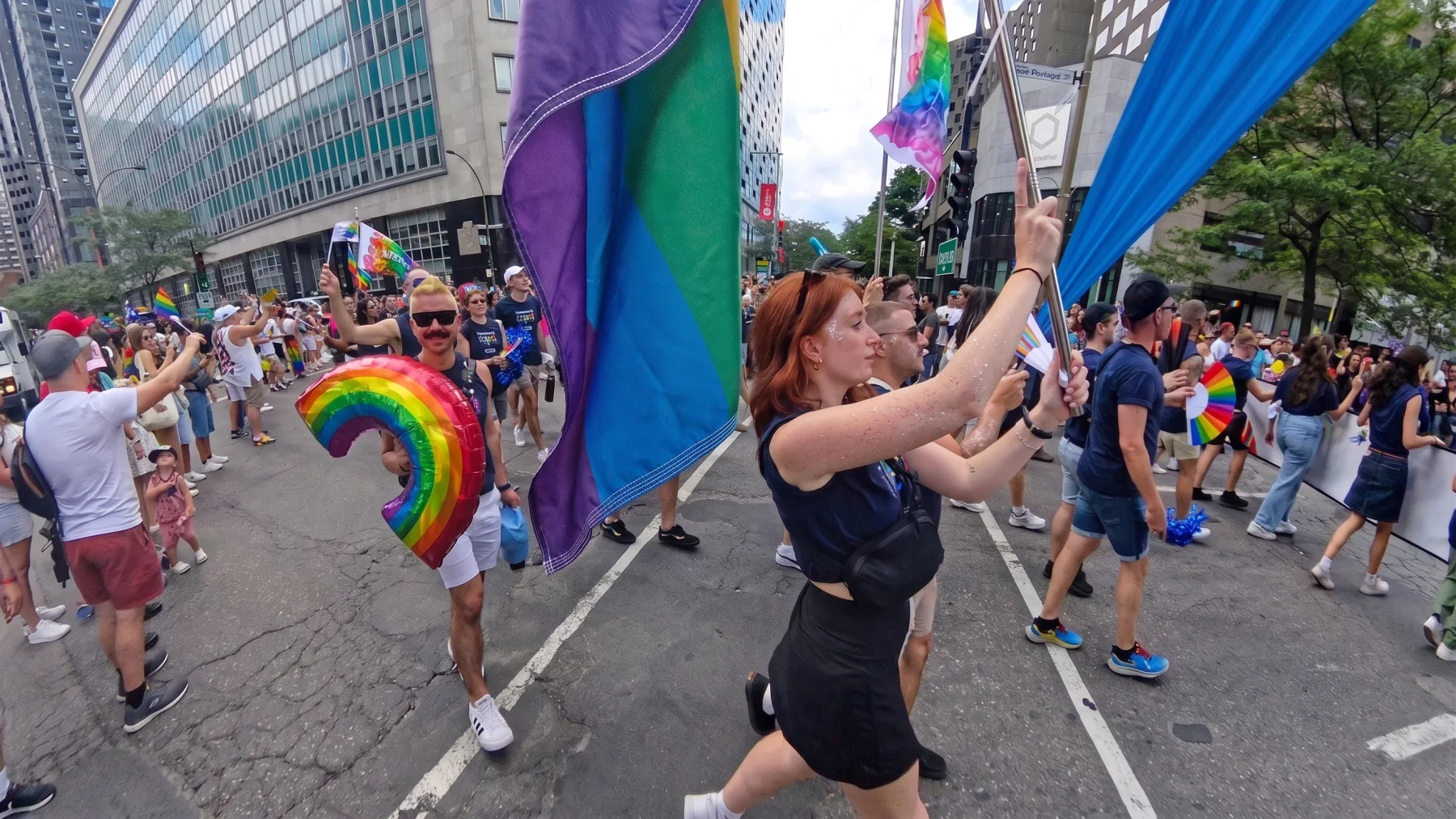 Fierté Montréal 2026: programação, desfile e guia para aproveitar