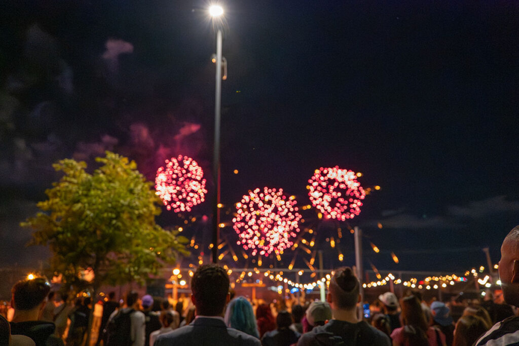 Festival de Fogos em Montreal Onde Ver de Graça e se Realmente Vale a Pena