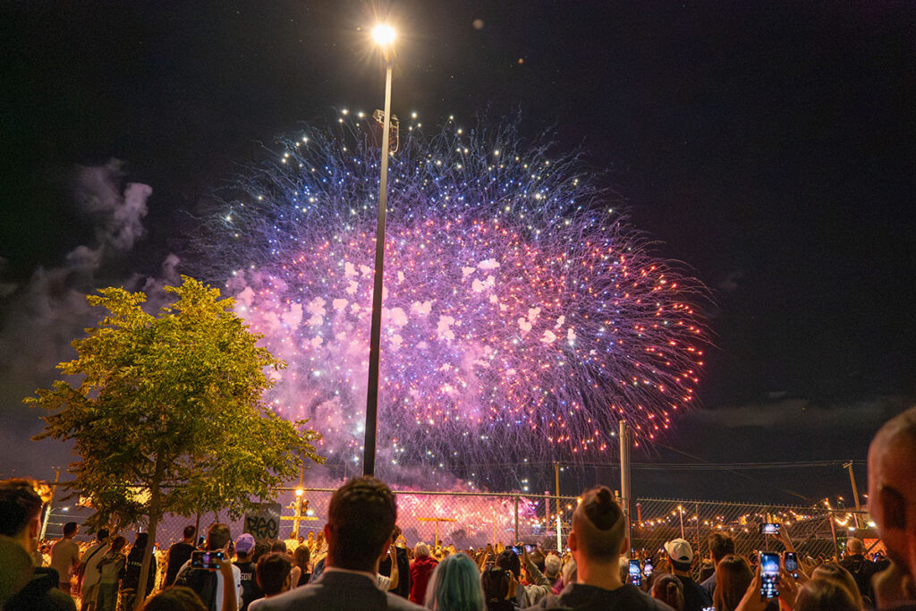 Festival de Fogos em Montreal: Onde Ver de Graça e se Realmente Vale a Pena 4 Village au Pied-du-Courant