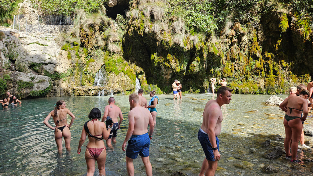 Guia Completo Kourtaliotiko Gorge: Como visitar a cascata secreta em Creta