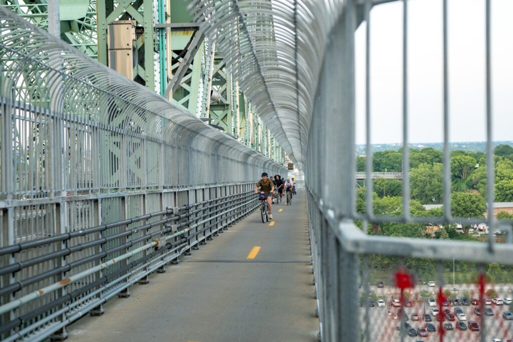 Os 6 Melhores Parques de Montreal: Um Guia Honesto de Quem Mora Aqui (e Vai de Bike) 9 Parc Jean-Drapeau